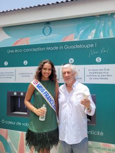 Indira Ampiot, Miss France 2023 et Bernard Canonne, président fondateur de Fontaineo, en Guadeloupe
